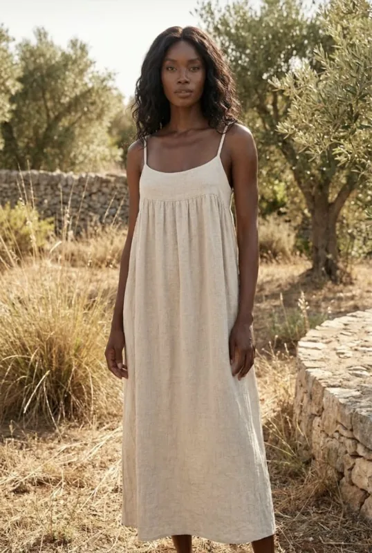 Vestito lungo beige con spalline