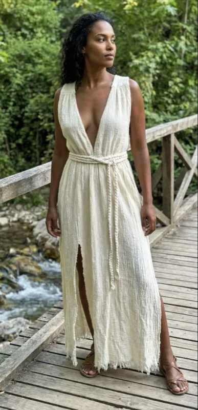 Vestito lungo bianco scollo V profondo